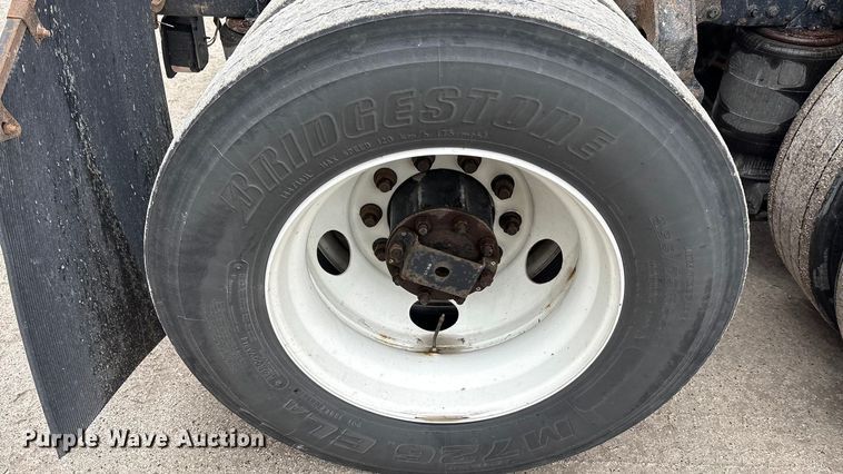 image for item FG1044 2016 Mack CXU613 semi truck