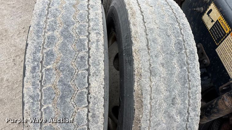 image for item FG1044 2016 Mack CXU613 semi truck