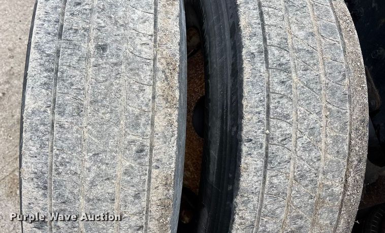 image for item FG1044 2016 Mack CXU613 semi truck