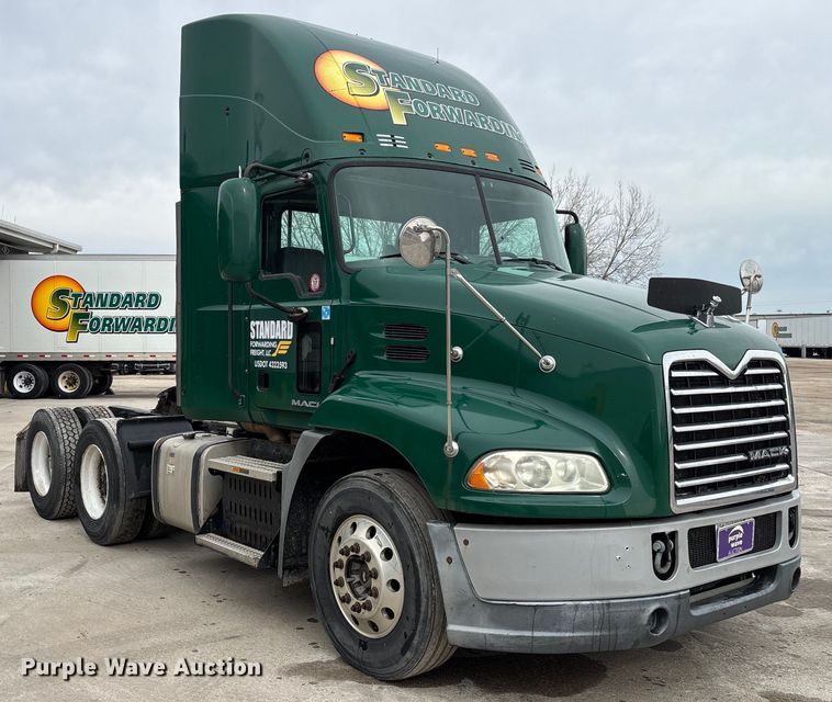 image for item FG1045 2016 Mack CXU613 semi truck