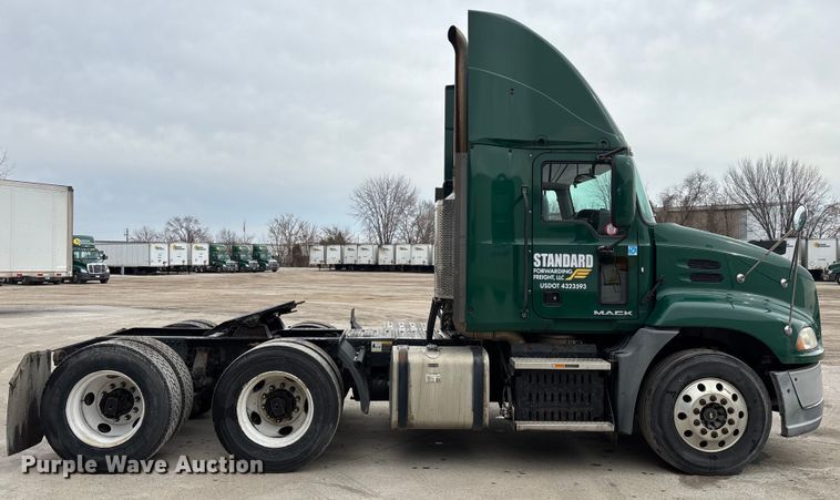 image for item FG1045 2016 Mack CXU613 semi truck