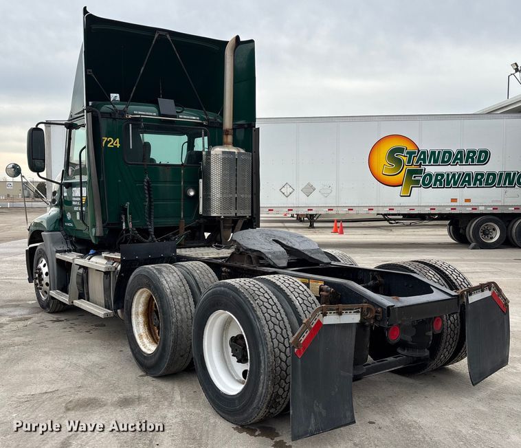 image for item FG1045 2016 Mack CXU613 semi truck