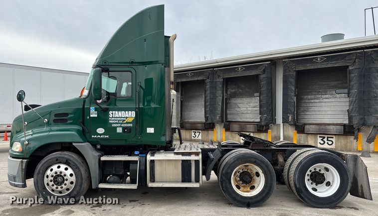 image for item FG1045 2016 Mack CXU613 semi truck