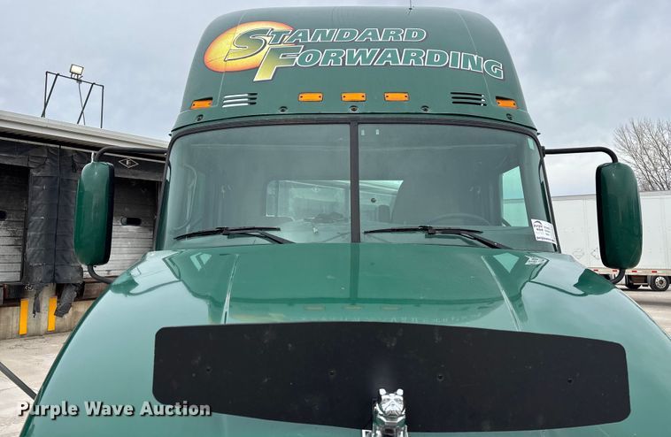 image for item FG1045 2016 Mack CXU613 semi truck