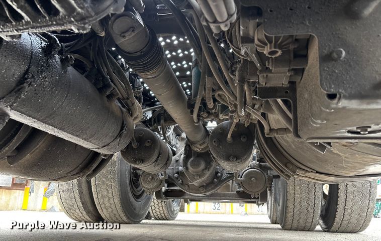 image for item FG1045 2016 Mack CXU613 semi truck