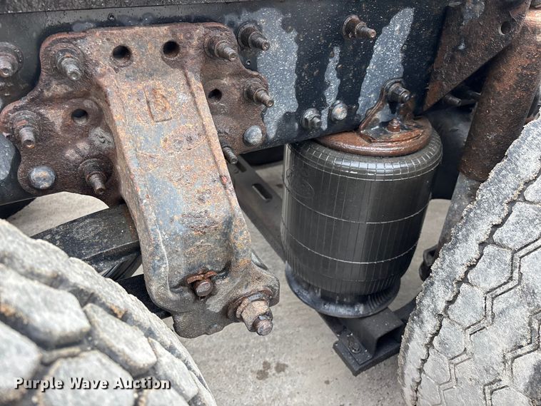 image for item FG1045 2016 Mack CXU613 semi truck