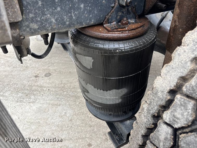 image for item FG1045 2016 Mack CXU613 semi truck