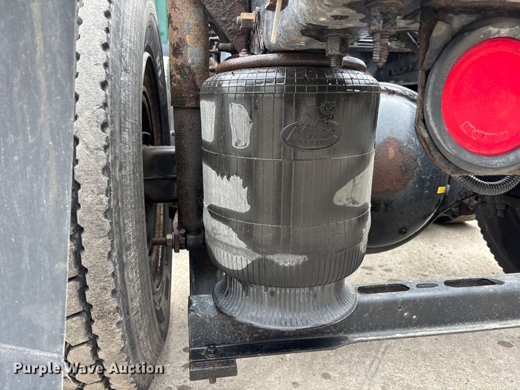 image for item FG1045 2016 Mack CXU613 semi truck