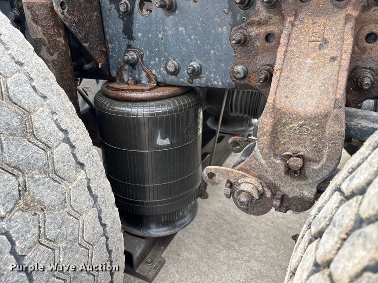 image for item FG1045 2016 Mack CXU613 semi truck