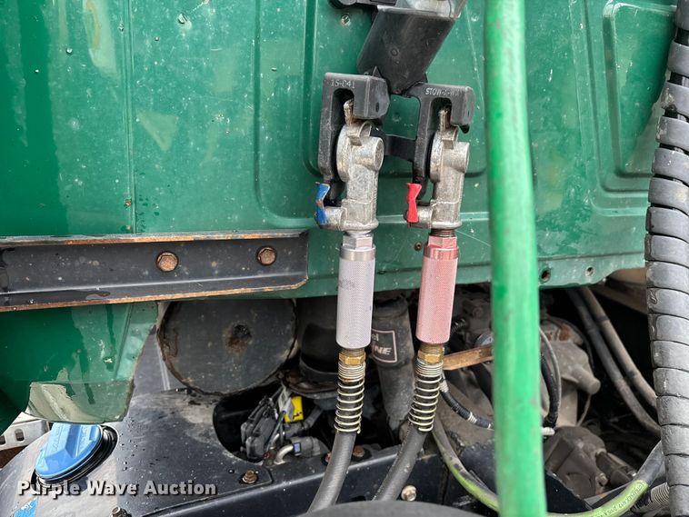 image for item FG1045 2016 Mack CXU613 semi truck