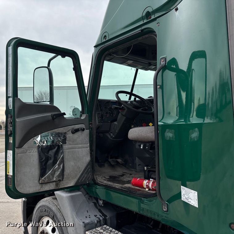 image for item FG1045 2016 Mack CXU613 semi truck