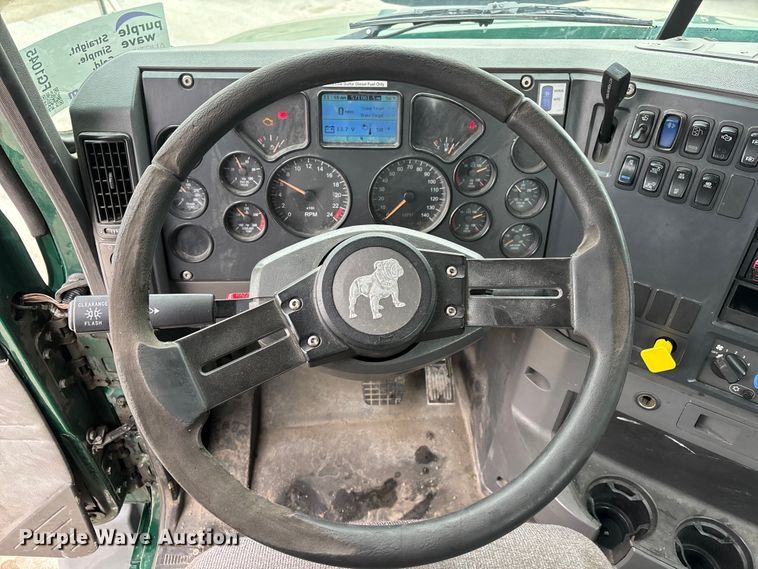 image for item FG1045 2016 Mack CXU613 semi truck