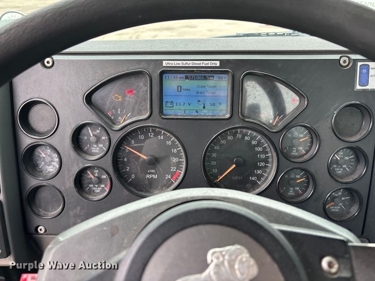 image for item FG1045 2016 Mack CXU613 semi truck