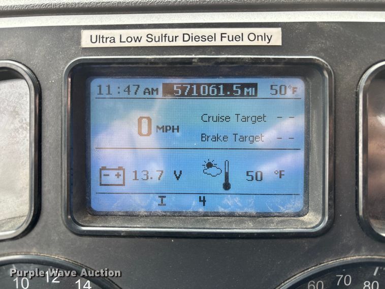 image for item FG1045 2016 Mack CXU613 semi truck