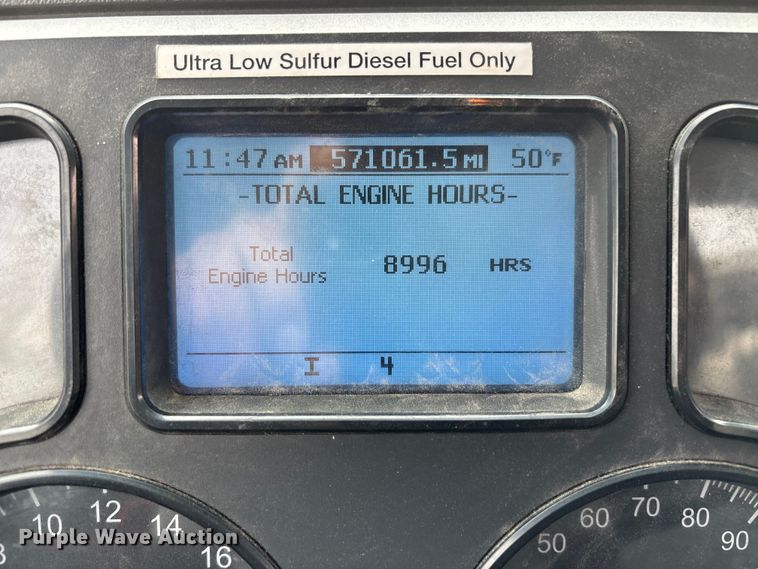 image for item FG1045 2016 Mack CXU613 semi truck