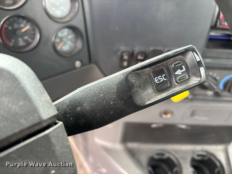 image for item FG1045 2016 Mack CXU613 semi truck