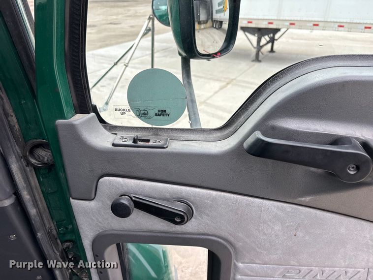 image for item FG1045 2016 Mack CXU613 semi truck