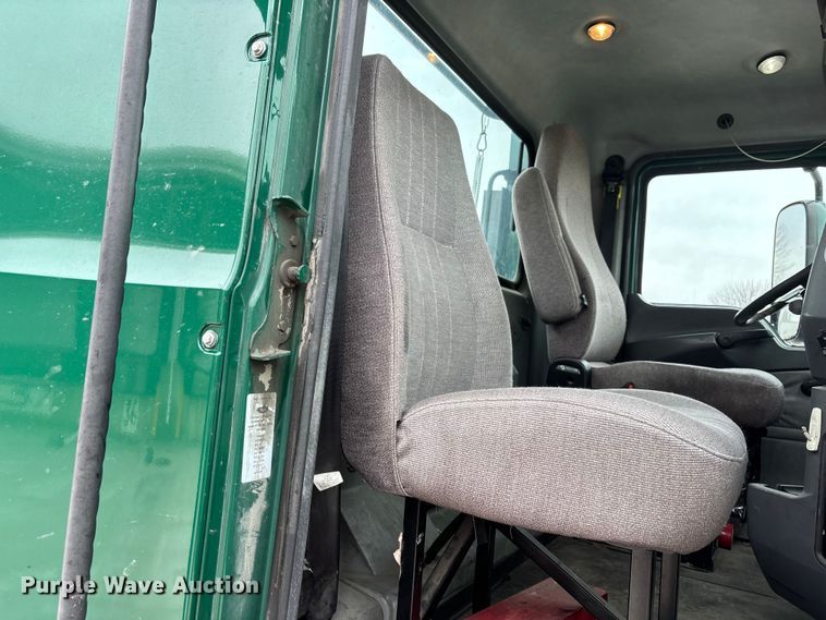 image for item FG1045 2016 Mack CXU613 semi truck