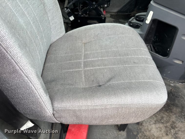 image for item FG1045 2016 Mack CXU613 semi truck