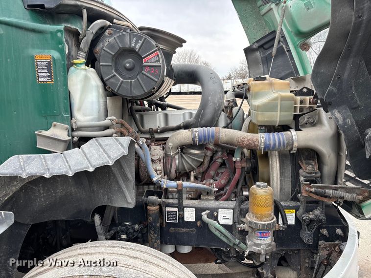 image for item FG1045 2016 Mack CXU613 semi truck