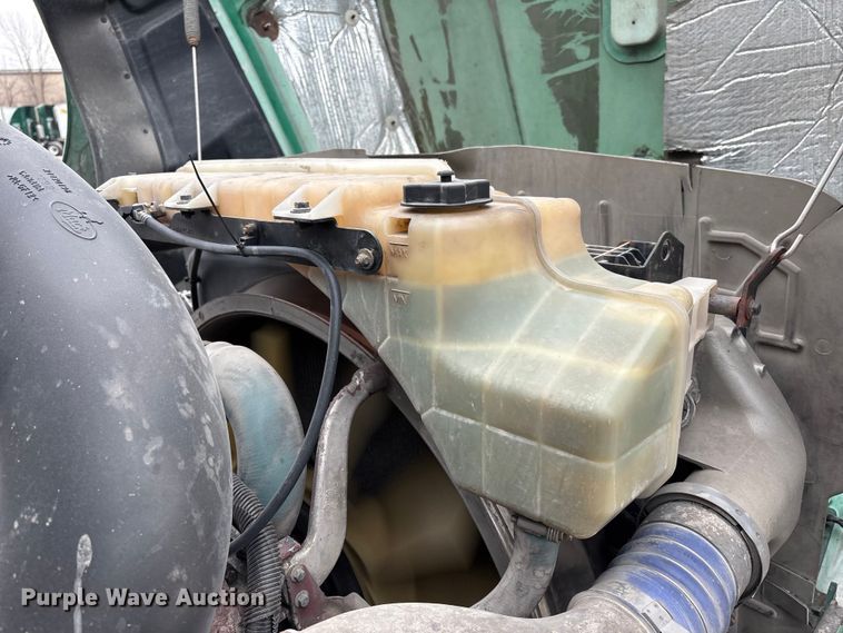 image for item FG1045 2016 Mack CXU613 semi truck