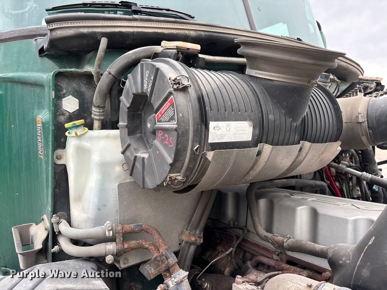 image for item FG1045 2016 Mack CXU613 semi truck