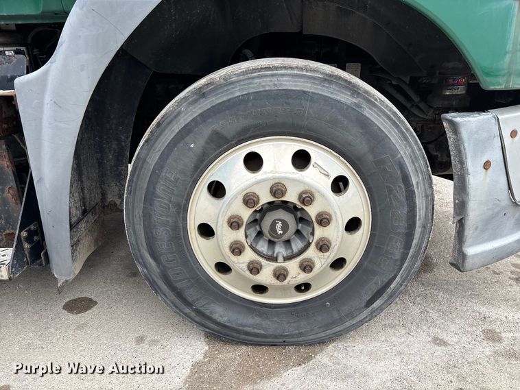 image for item FG1045 2016 Mack CXU613 semi truck