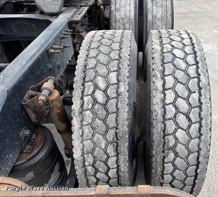 image for item FG1045 2016 Mack CXU613 semi truck