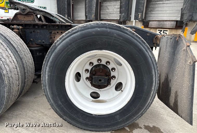 image for item FG1045 2016 Mack CXU613 semi truck