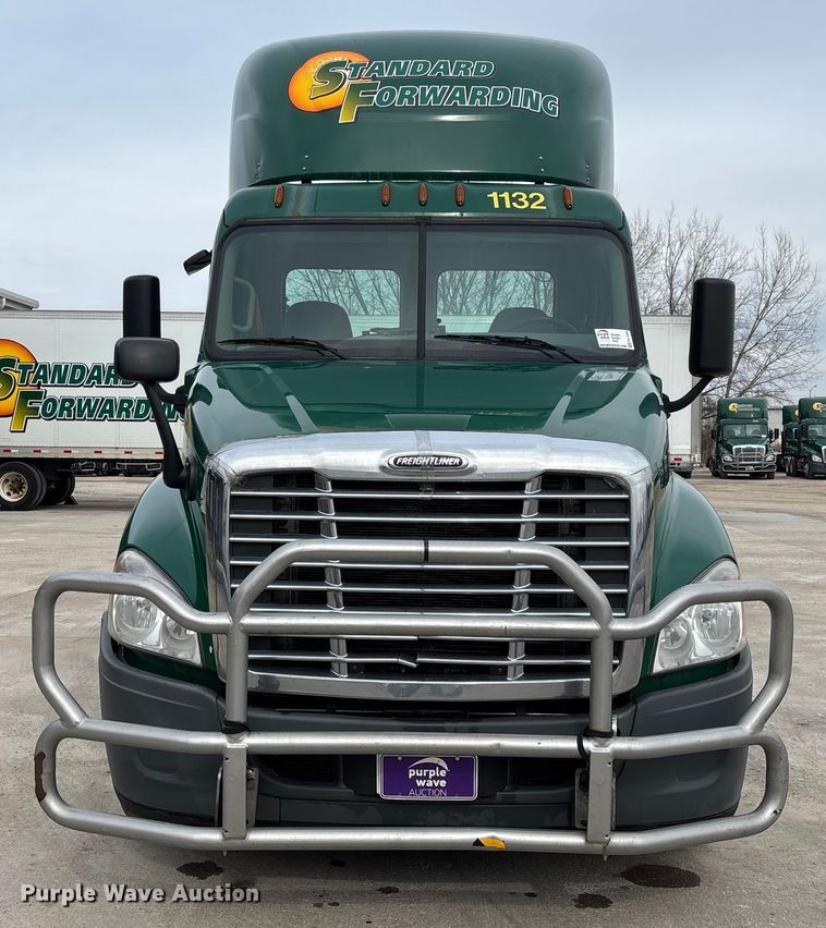 image for item FG1046 2017 Freightliner Cascadia 125 semi truck
