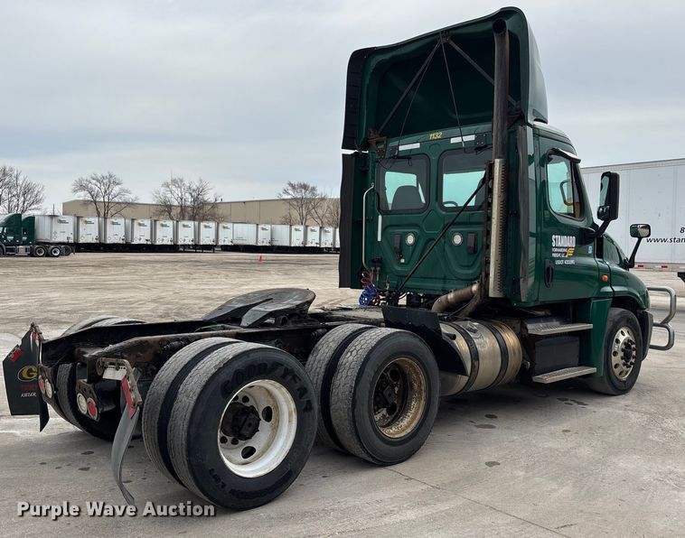 image for item FG1046 2017 Freightliner Cascadia 125 semi truck