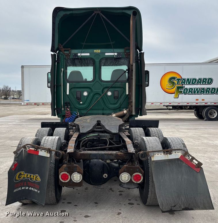 image for item FG1046 2017 Freightliner Cascadia 125 semi truck