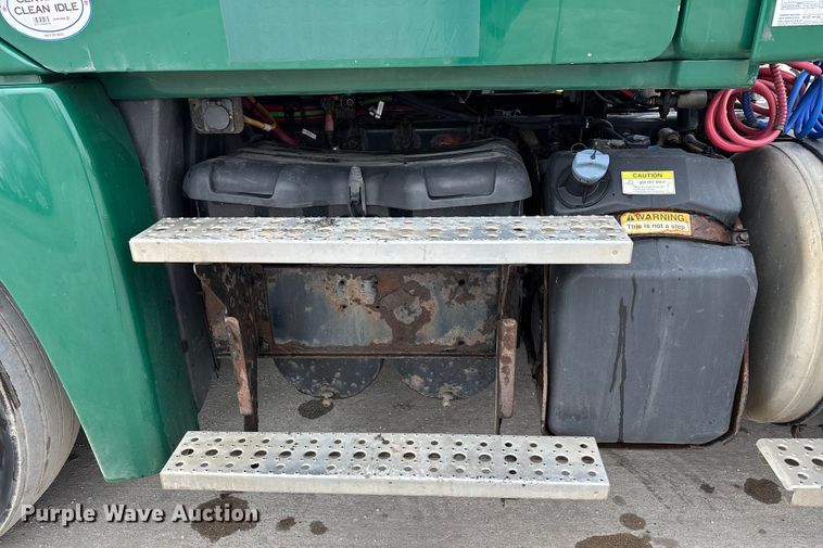 image for item FG1046 2017 Freightliner Cascadia 125 semi truck