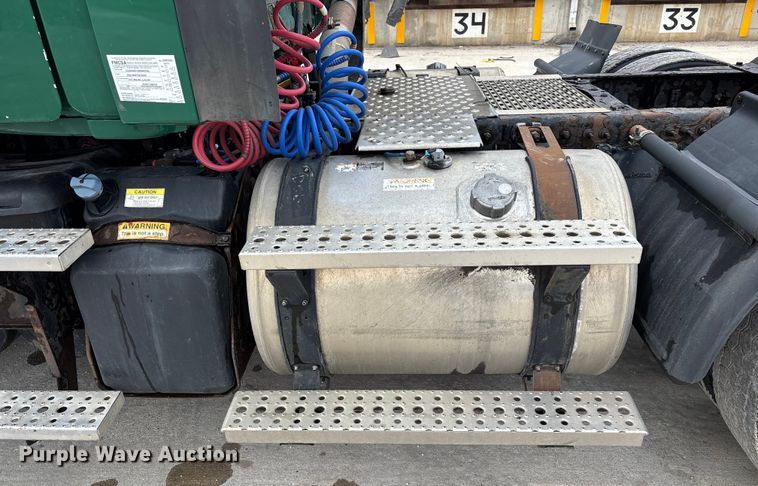 image for item FG1046 2017 Freightliner Cascadia 125 semi truck