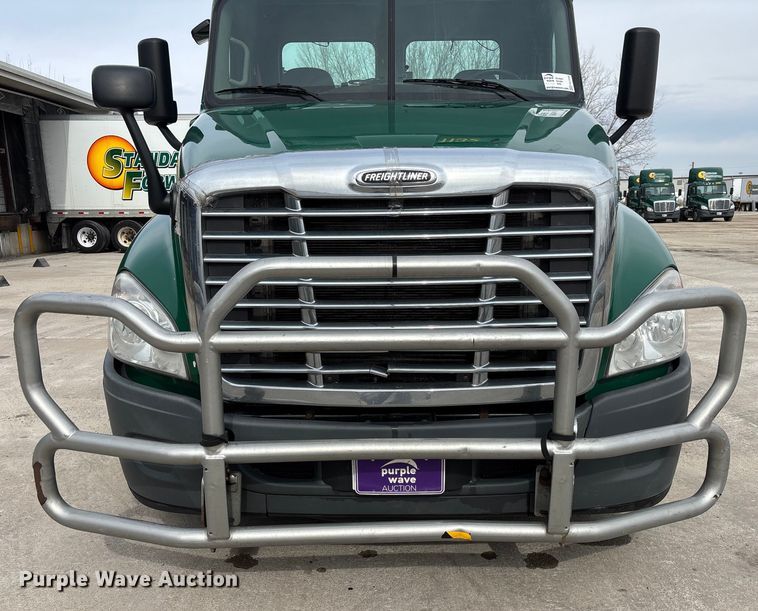image for item FG1046 2017 Freightliner Cascadia 125 semi truck