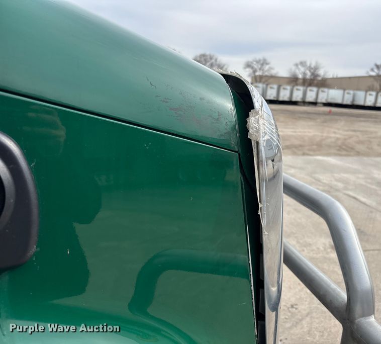 image for item FG1046 2017 Freightliner Cascadia 125 semi truck