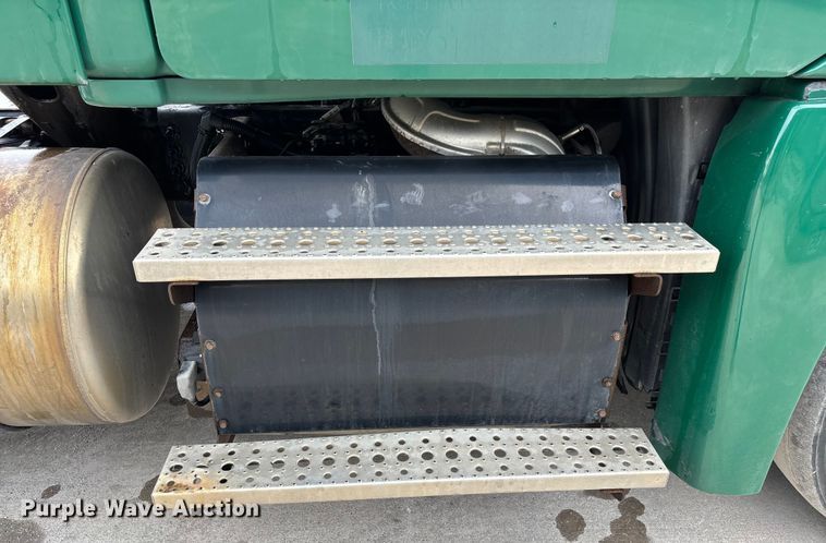 image for item FG1046 2017 Freightliner Cascadia 125 semi truck