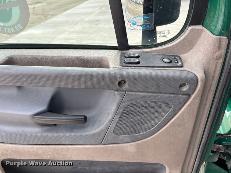 image for item FG1046 2017 Freightliner Cascadia 125 semi truck