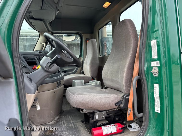 image for item FG1046 2017 Freightliner Cascadia 125 semi truck