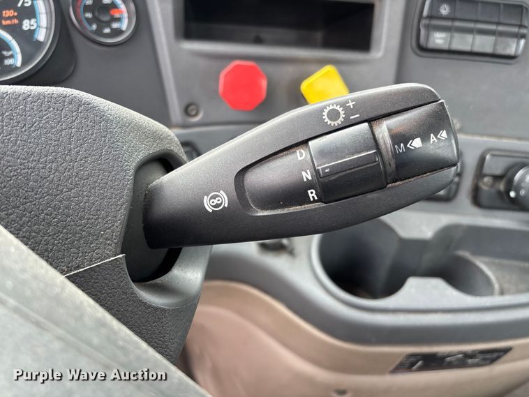 image for item FG1046 2017 Freightliner Cascadia 125 semi truck