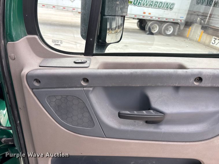 image for item FG1046 2017 Freightliner Cascadia 125 semi truck