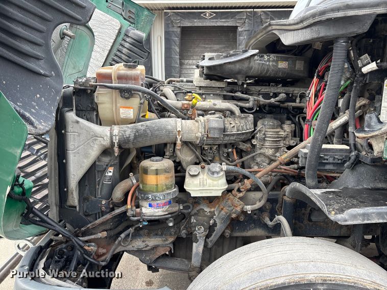 image for item FG1046 2017 Freightliner Cascadia 125 semi truck