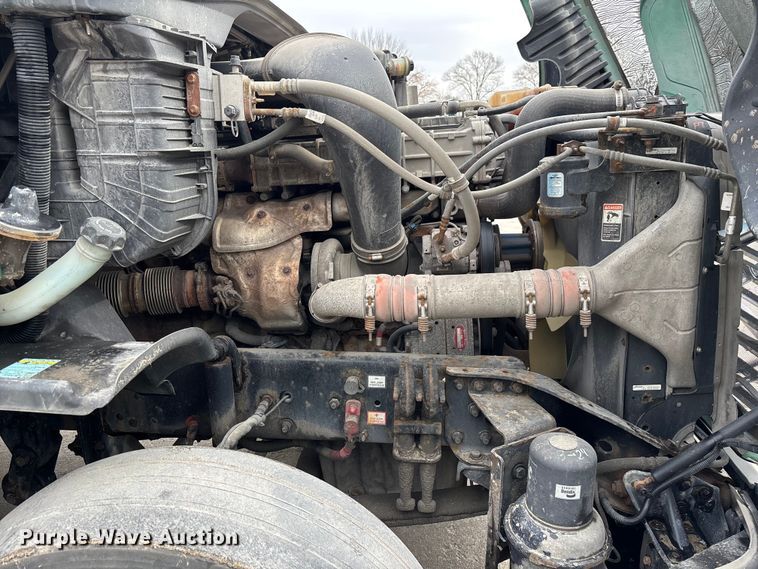 image for item FG1046 2017 Freightliner Cascadia 125 semi truck