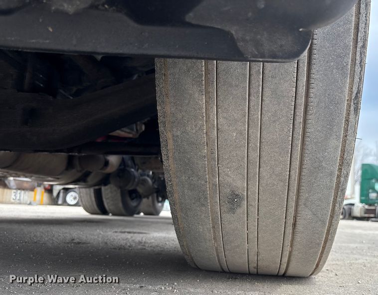 image for item FG1046 2017 Freightliner Cascadia 125 semi truck