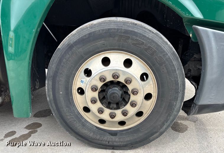 image for item FG1046 2017 Freightliner Cascadia 125 semi truck