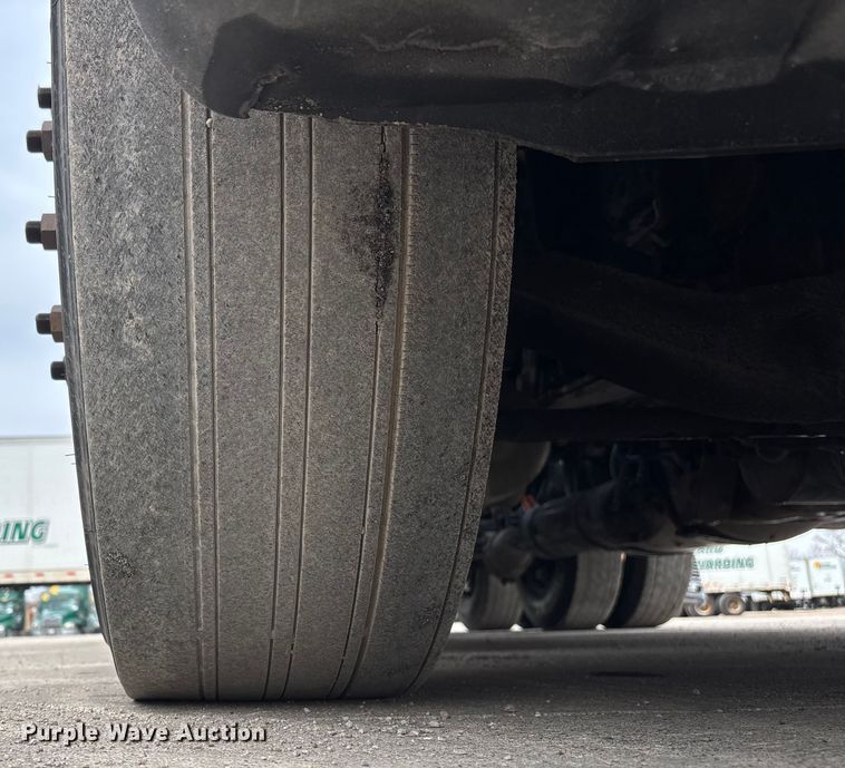 image for item FG1046 2017 Freightliner Cascadia 125 semi truck