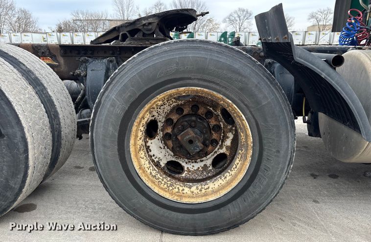 image for item FG1046 2017 Freightliner Cascadia 125 semi truck