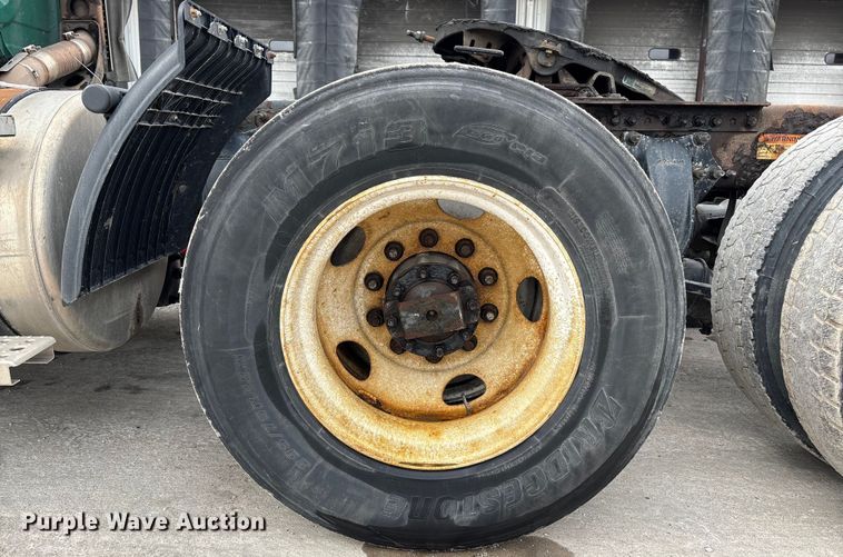 image for item FG1046 2017 Freightliner Cascadia 125 semi truck