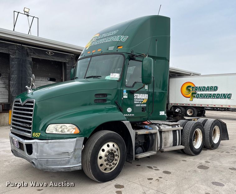 image for item FG1047 2016 Mack CXU613 semi truck