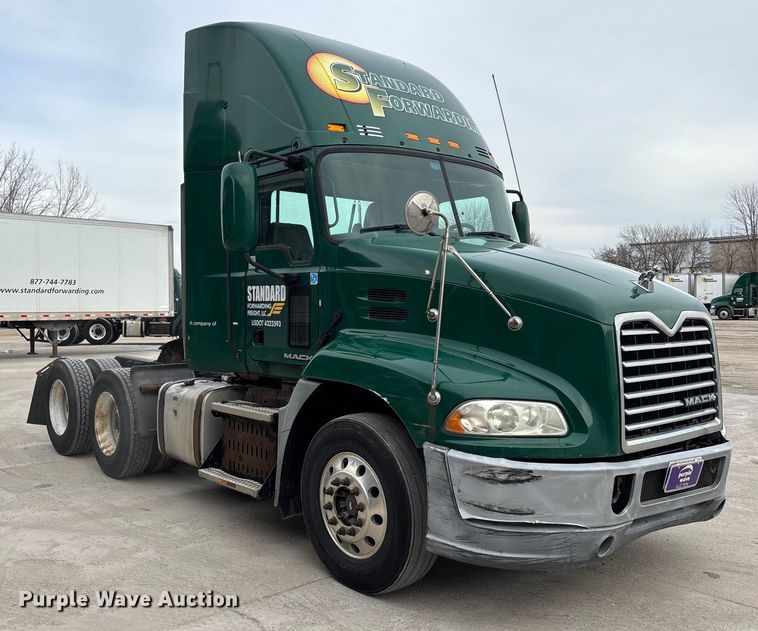 image for item FG1047 2016 Mack CXU613 semi truck